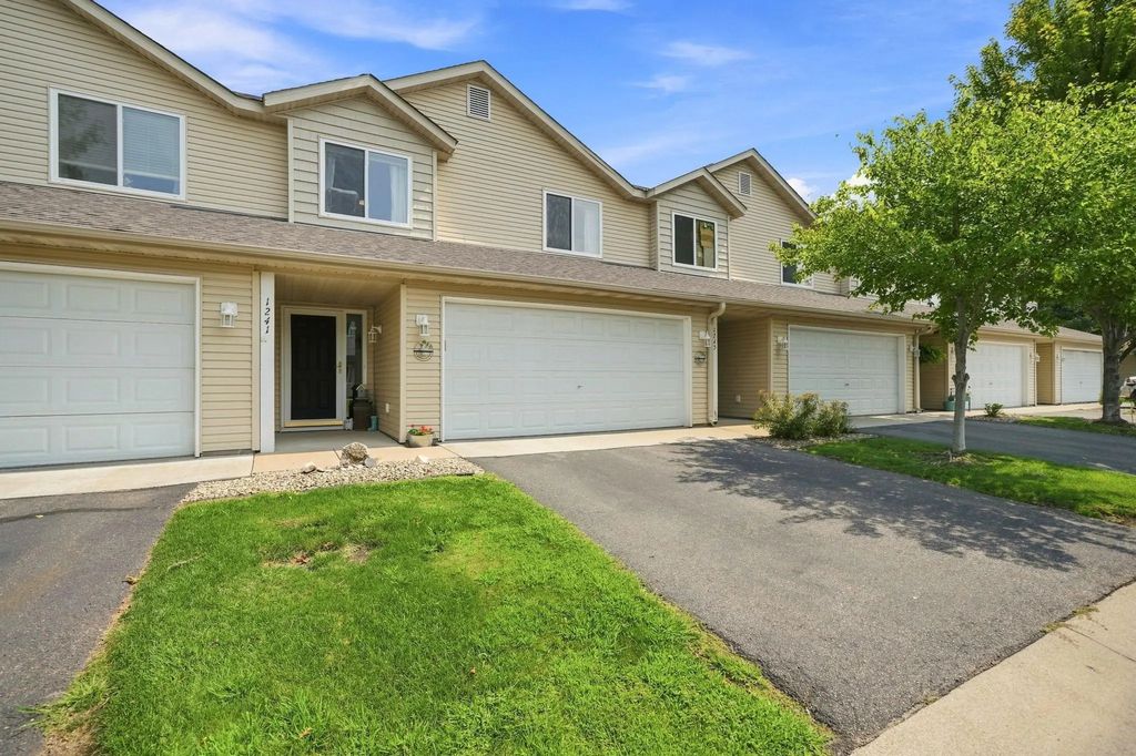 1241 Willow Trail, Farmington