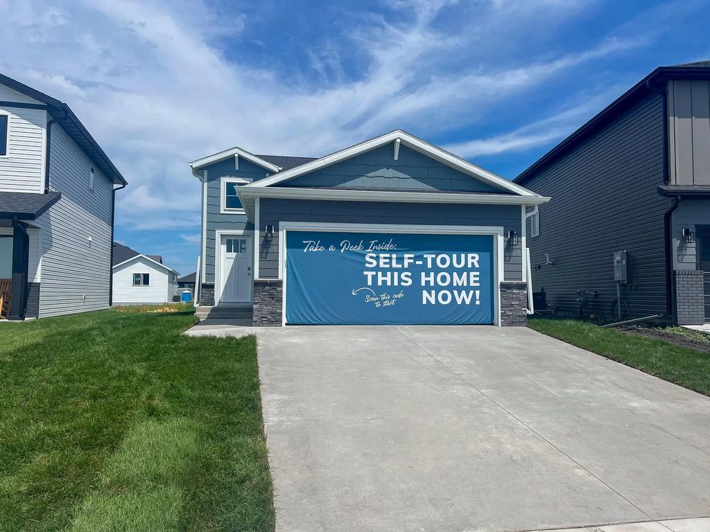 6782 Meadow View Drive S, Fargo