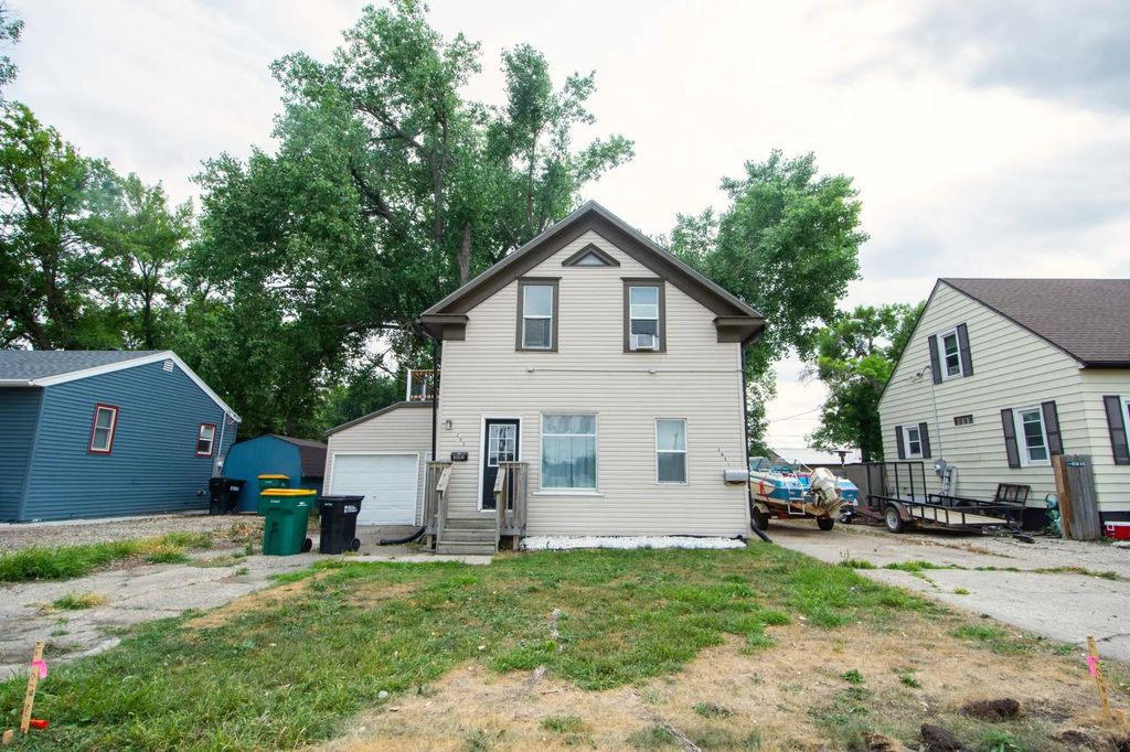 205 1st Avenue E, West Fargo