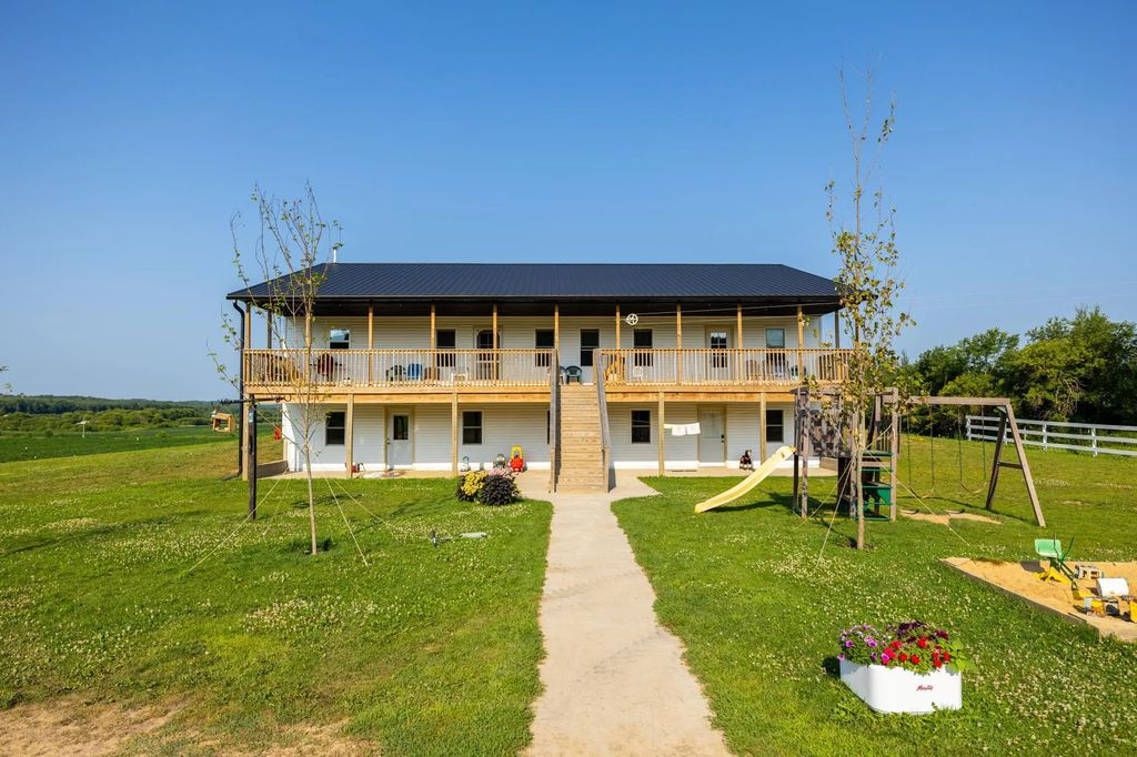 22861 County Hwy Dd, New Auburn
