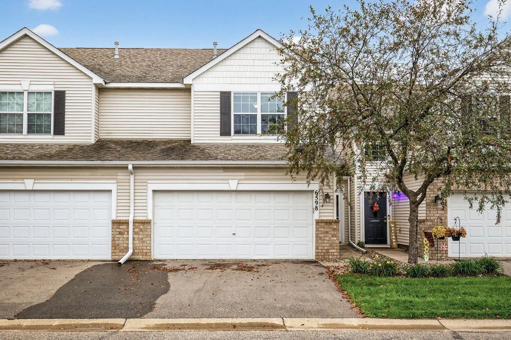 6598 154th Street W 136, Apple Valley