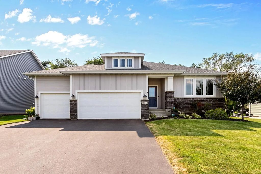 651 Elizabeth Way, Hudson