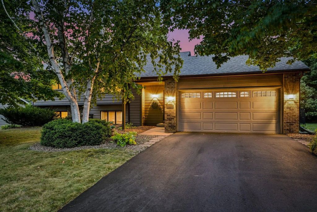 19002 Barrington Drive, Eden Prairie