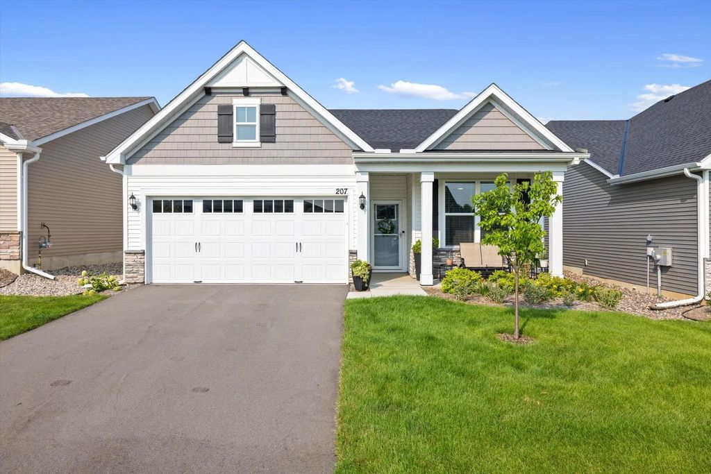 207 Liberty Heights Drive, Chaska