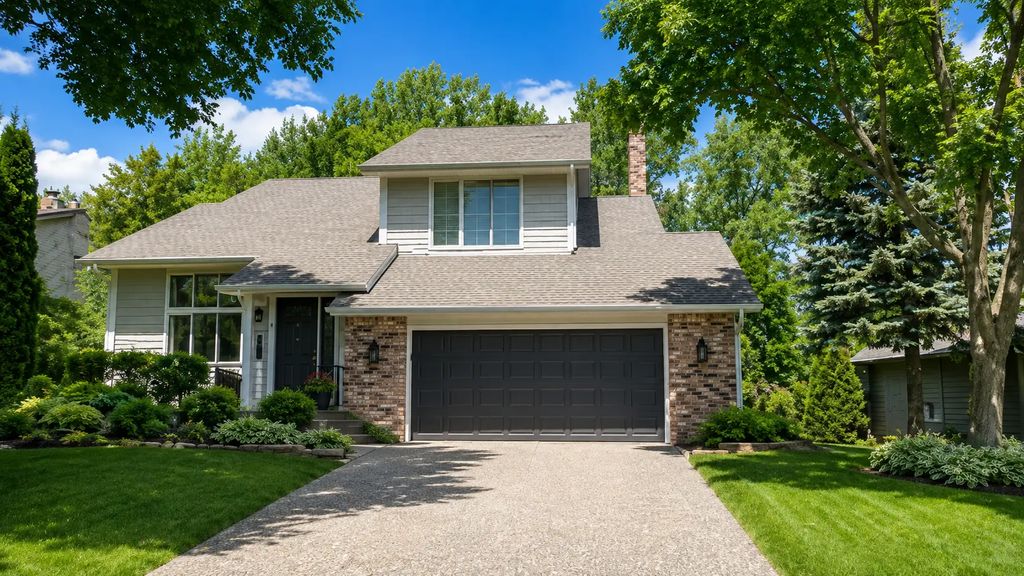 15576 Canyon Ridge, Eden Prairie