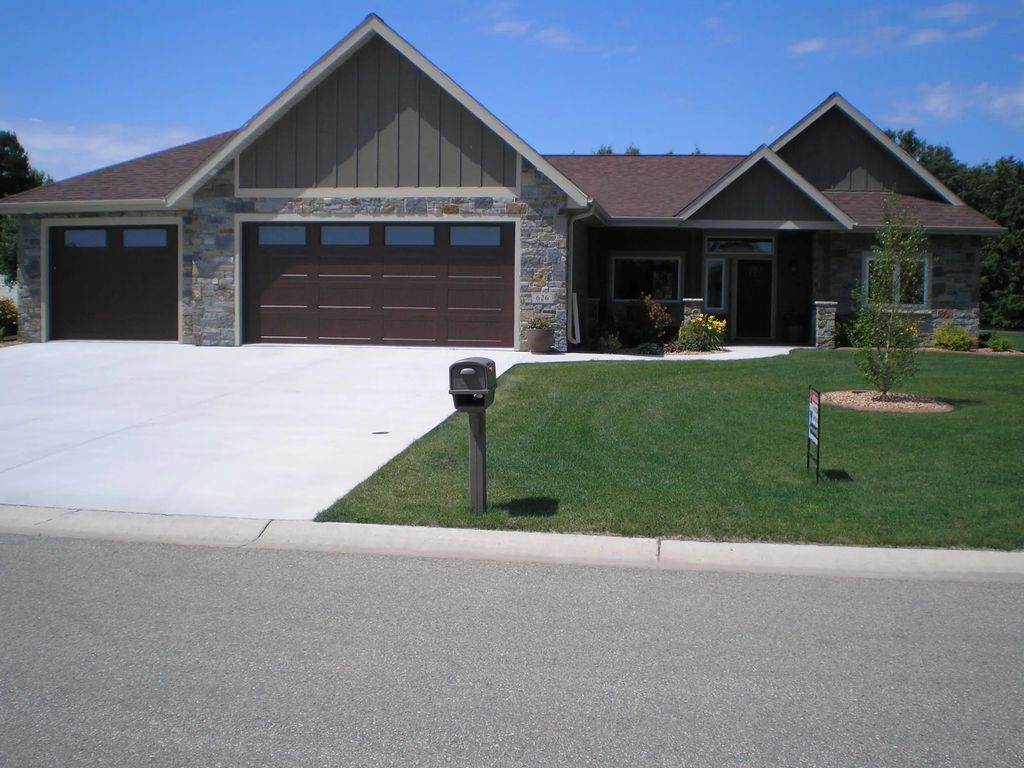 626 Lake Forest Circle, Detroit Lakes