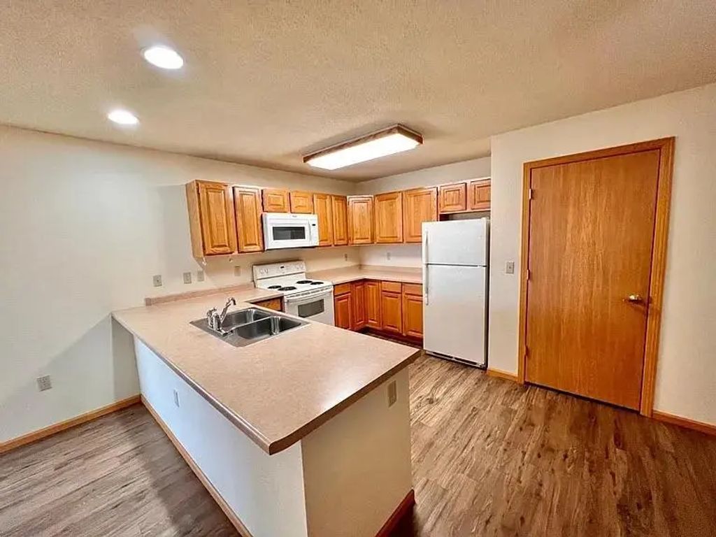 901 Dominion Drive 208, Hudson