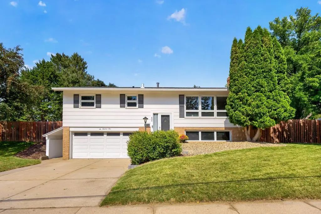605 Elton Hills Drive Nw, Rochester