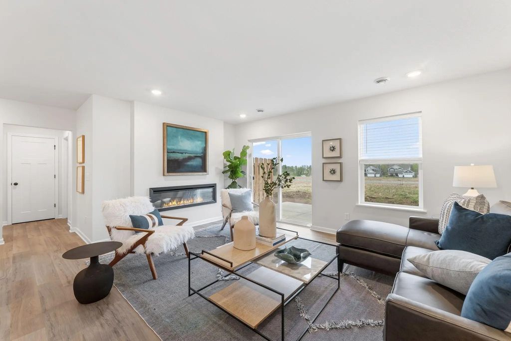 1114 Annagaire Curve, Rosemount
