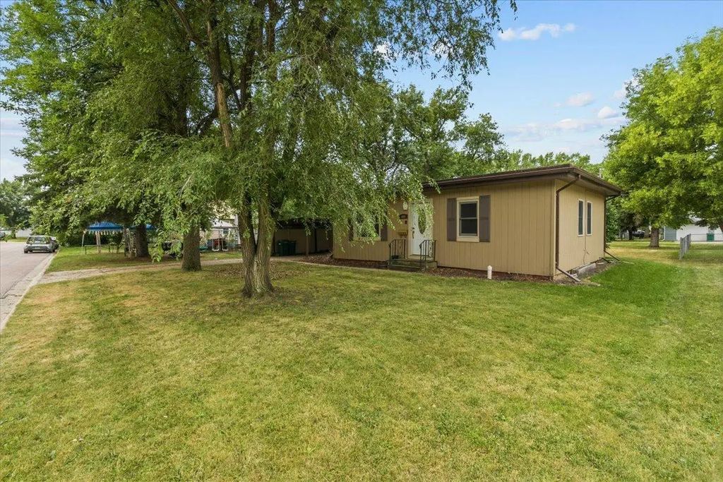 609 Center Street S, Wahpeton