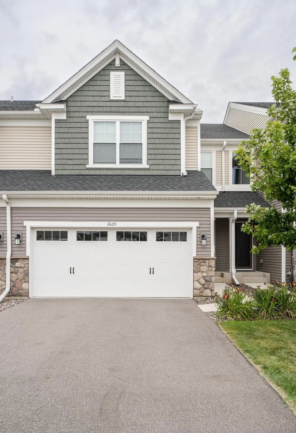 1605 Gable Drive, Carver
