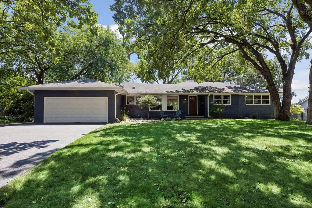8201 Westwood Hills Curve, Saint Louis Park