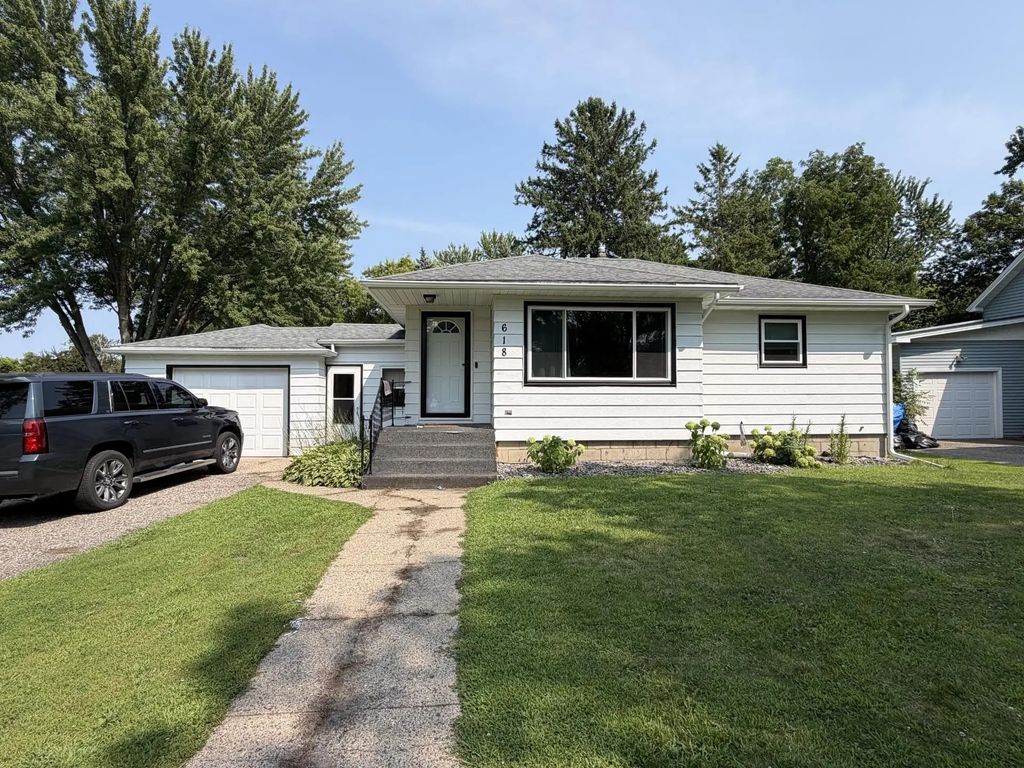 618 N Miller Avenue, Litchfield