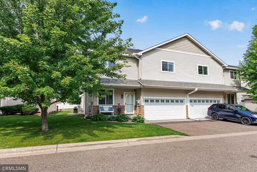 1289 County Road D Circle E A, Vadnais Heights