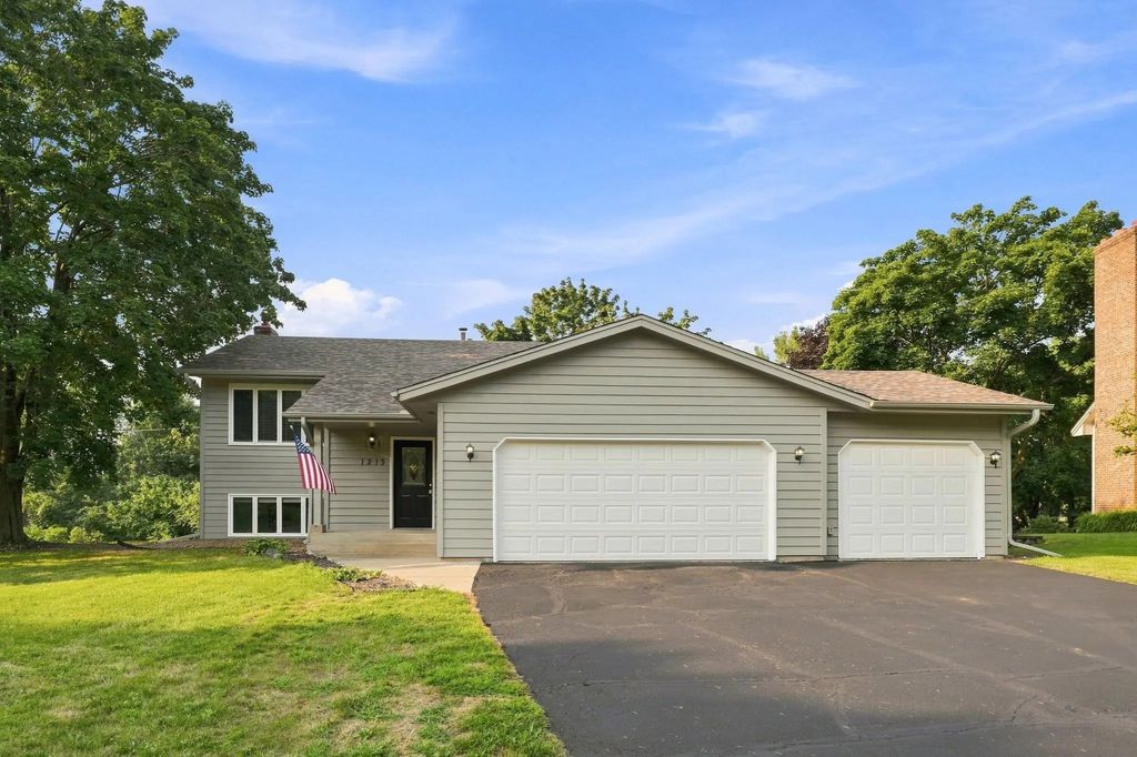 1213 W 158th Street, Burnsville