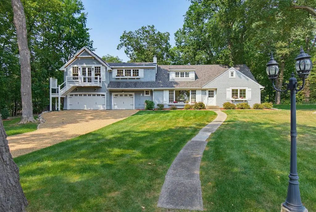 2615 Shadywood Road, Orono