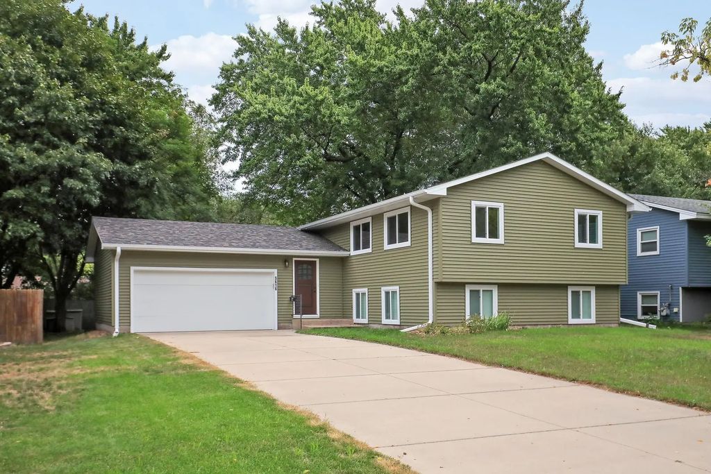 5616 Perry Avenue N, Crystal