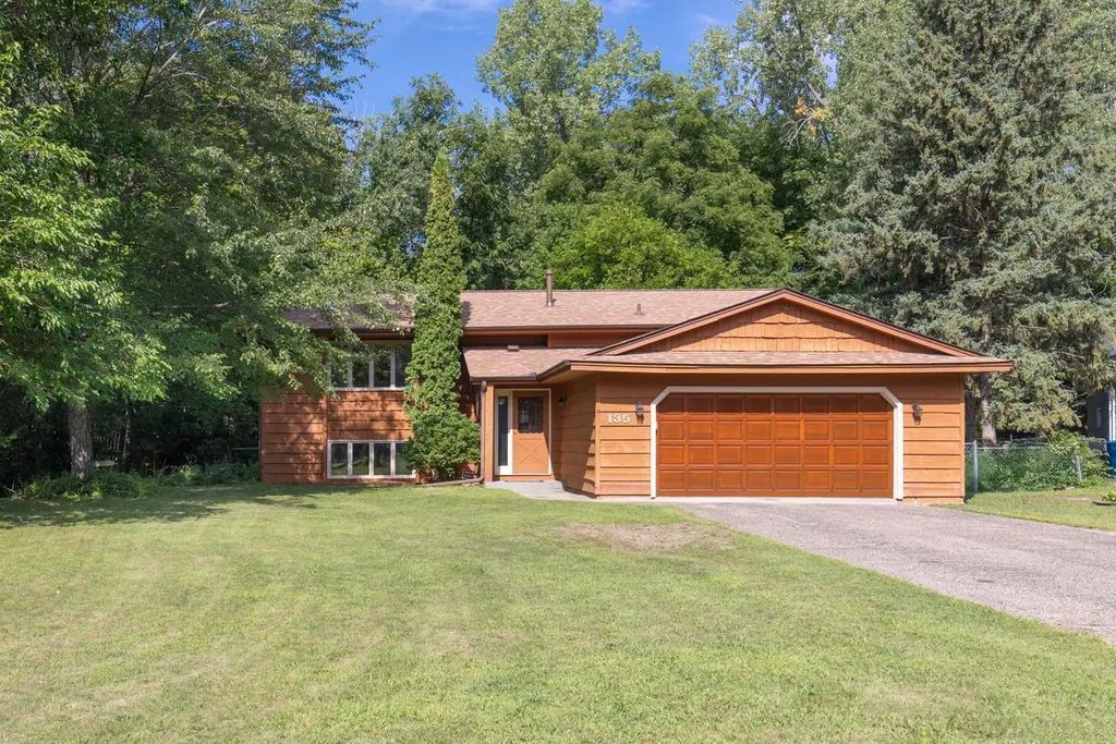 135 Pleasant Lane E, Excelsior
