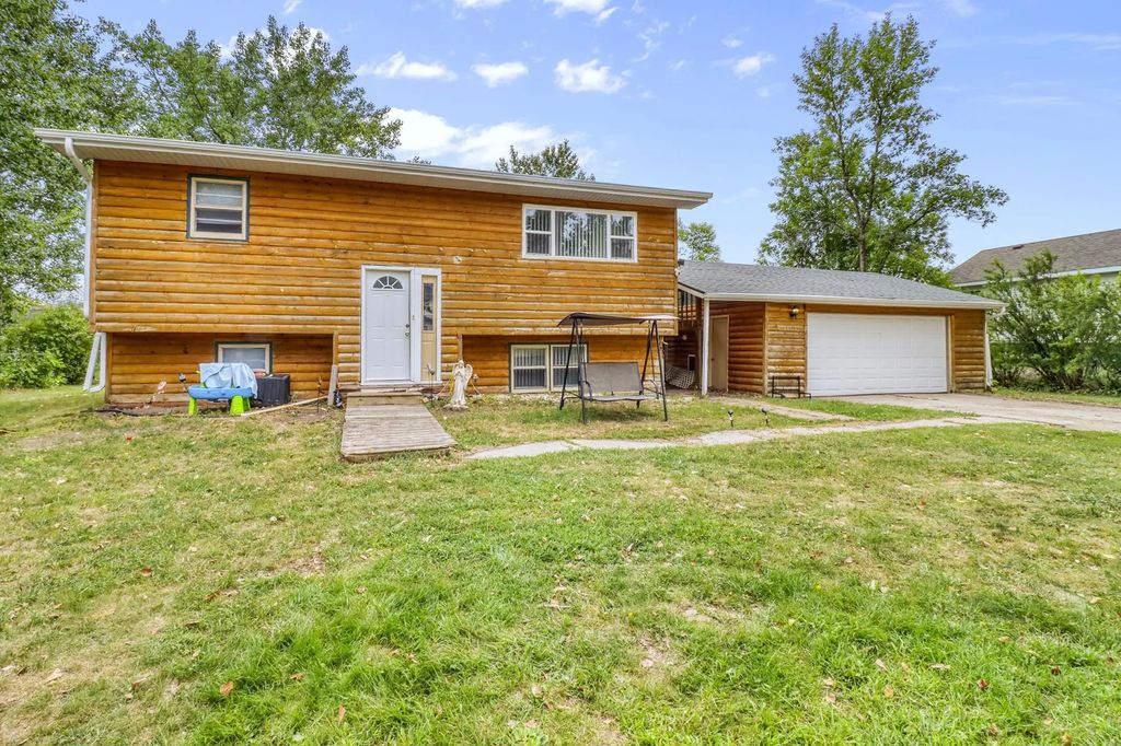 105 6th Street, Christine