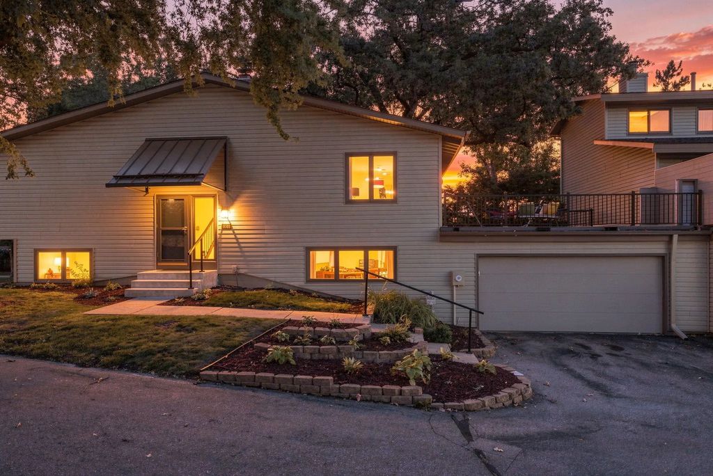9701 Mill Creek Drive, Eden Prairie