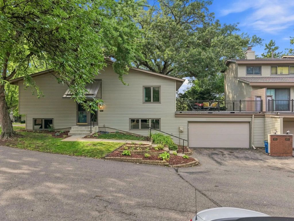 9701 Mill Creek Drive, Eden Prairie