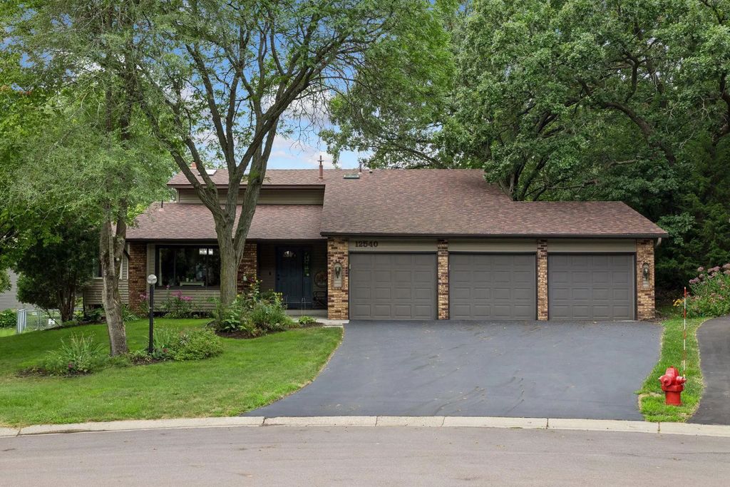 12540 Everest Court W, Apple Valley