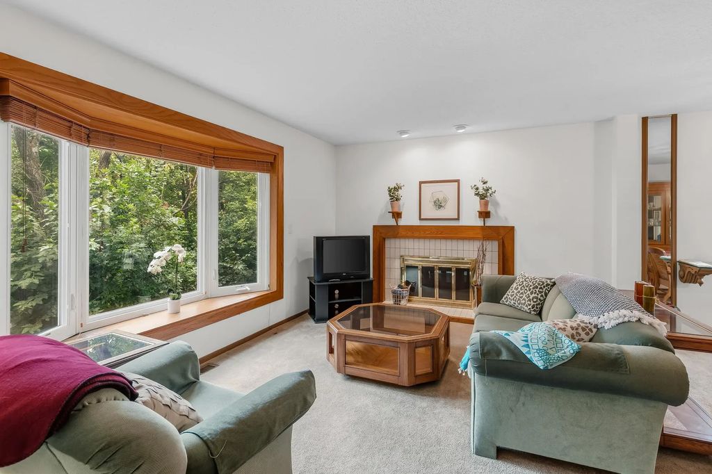 2420 Mendelssohn Lane N 5, Golden Valley
