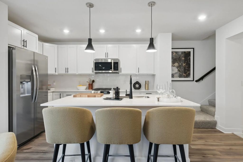 15015 Ahena Curve, Rosemount