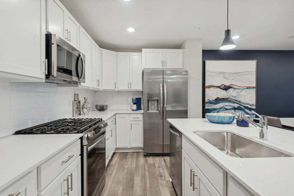 4628 218th Street W, Farmington