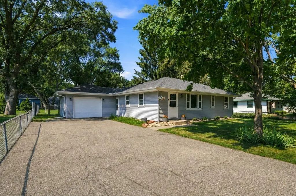 11698 Juniper Street Nw, Coon Rapids