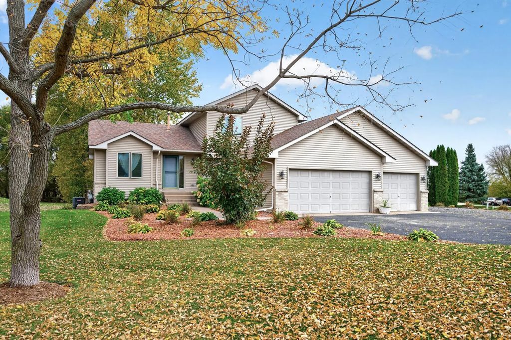 13640 Nester Court, Lindstrom