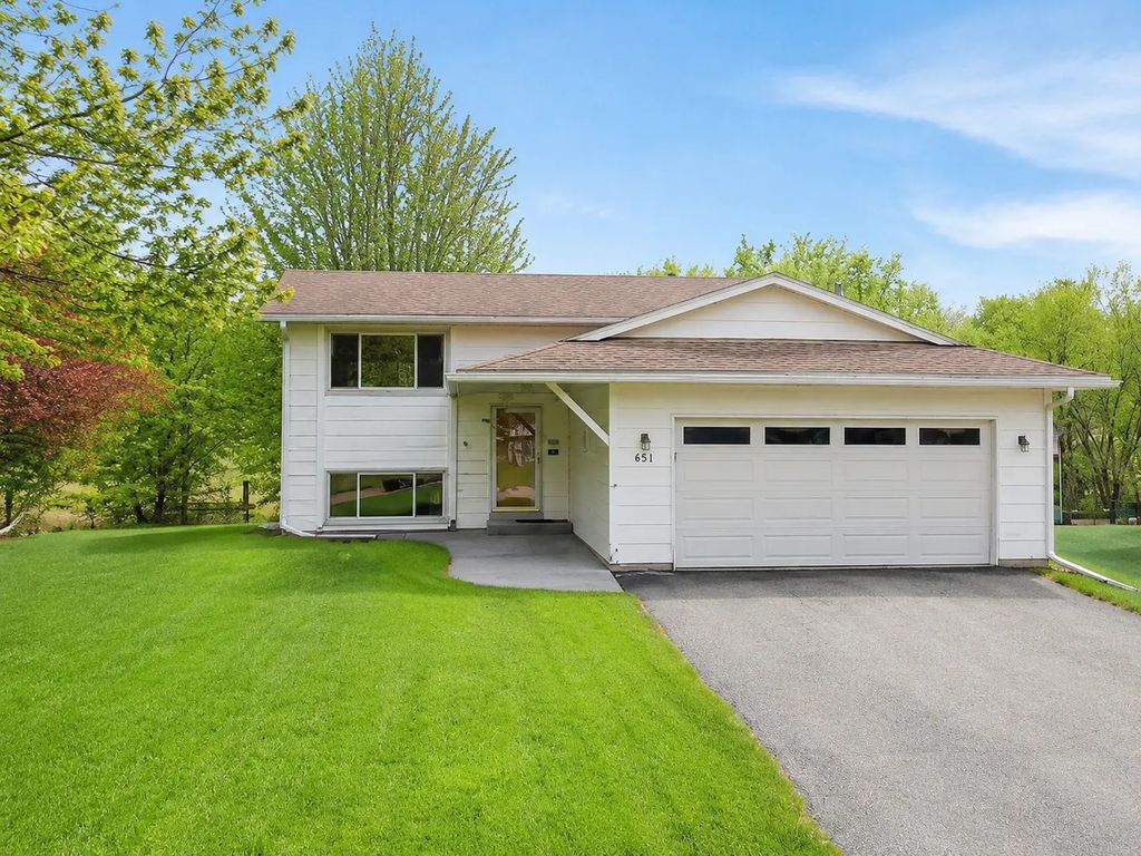651 Dresden Drive, Chaska