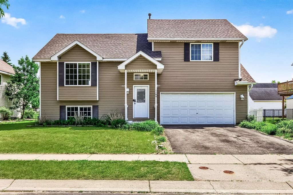 1104 Spruce Street, Farmington