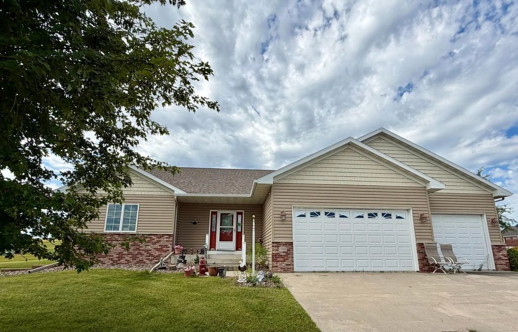 1908 Country View Drive, Saint Charles