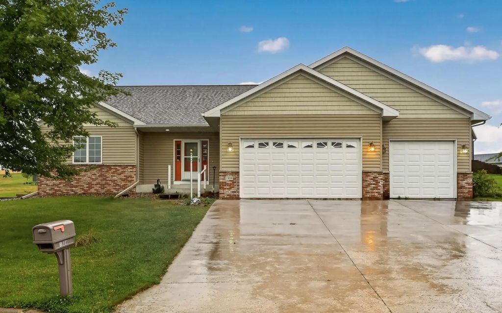 1908 Country View Drive, Saint Charles