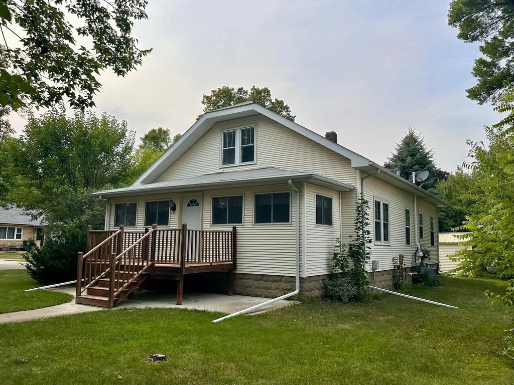 221 W Saxon Street, Ivanhoe