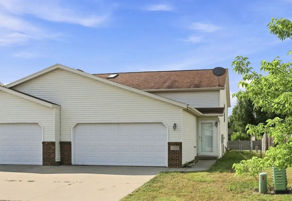 4326 39 1/2 Avenue S, Fargo