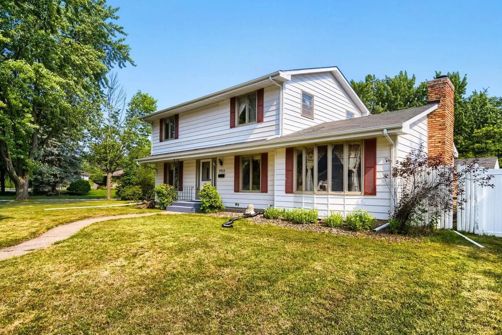 7932 38 1/2 Avenue N, New Hope
