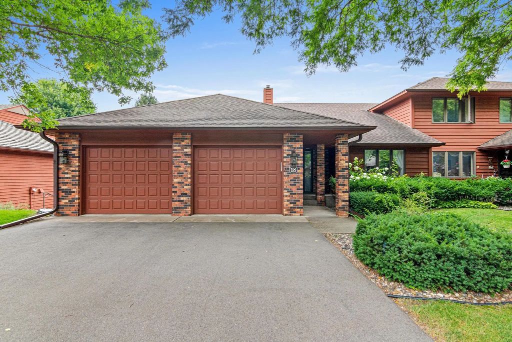 18 Anemone Circle, North Oaks