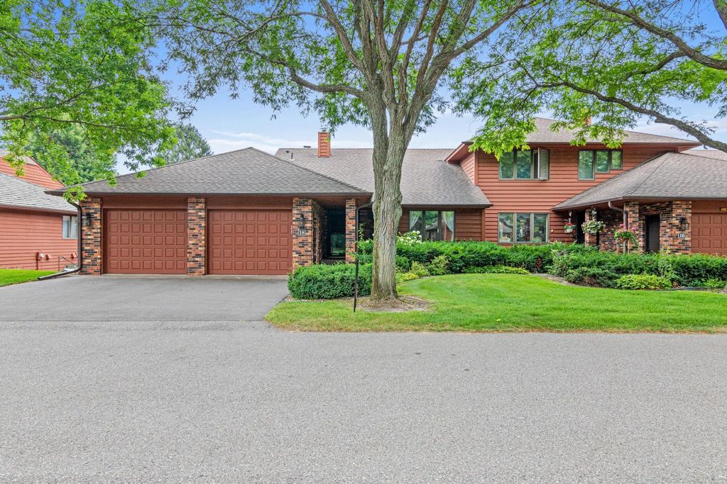 18 Anemone Circle, North Oaks