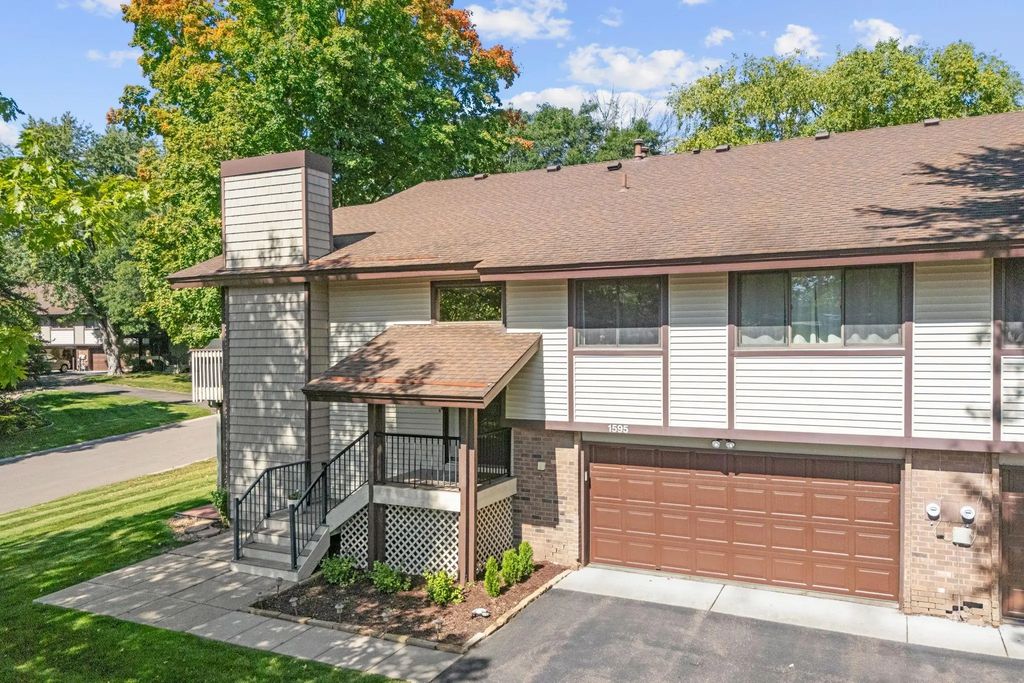 1595 Four Oaks Road, Eagan