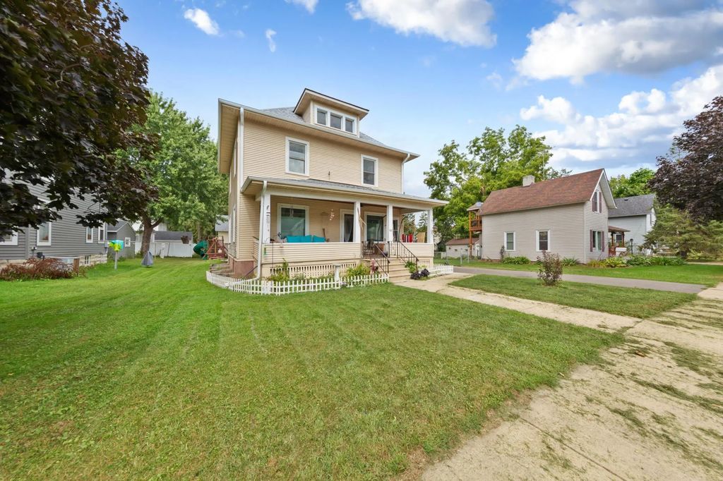422 1st Street Nw, Faribault