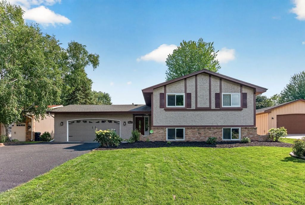 8041 60 1/2 Avenue N, New Hope