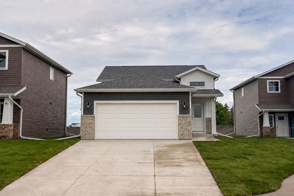 854 1st Avenue, Horace