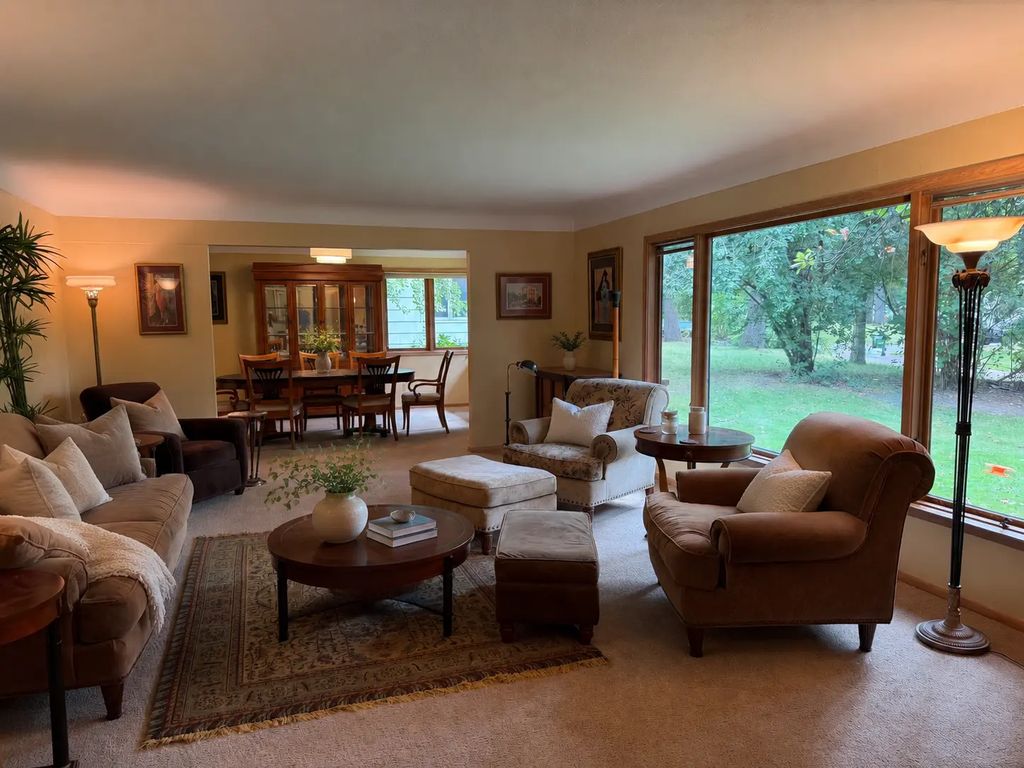 332 Floral Drive W, Shoreview