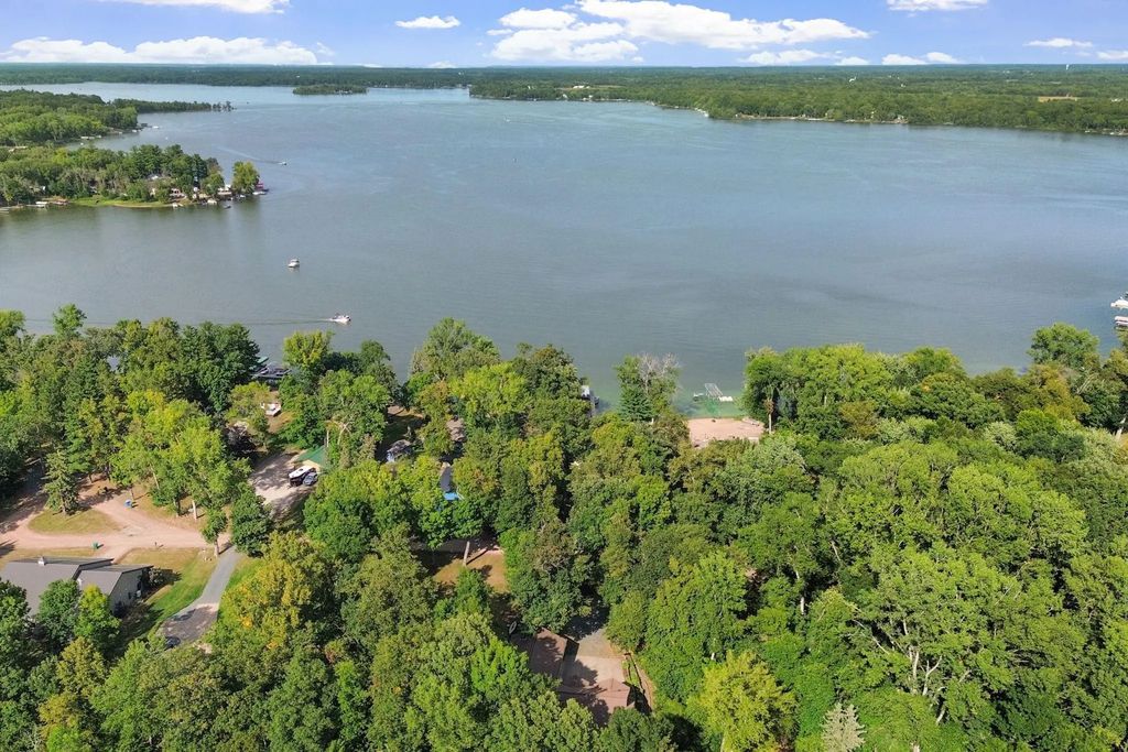9840 Pine Shores Drive, Pine City