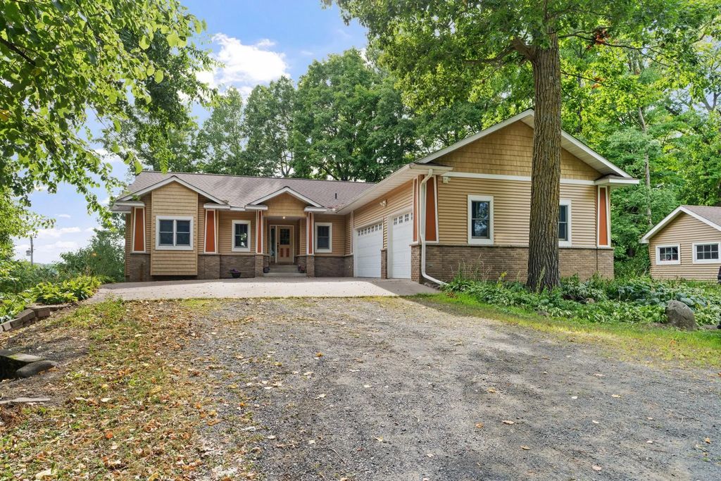 9840 Pine Shores Drive, Pine City
