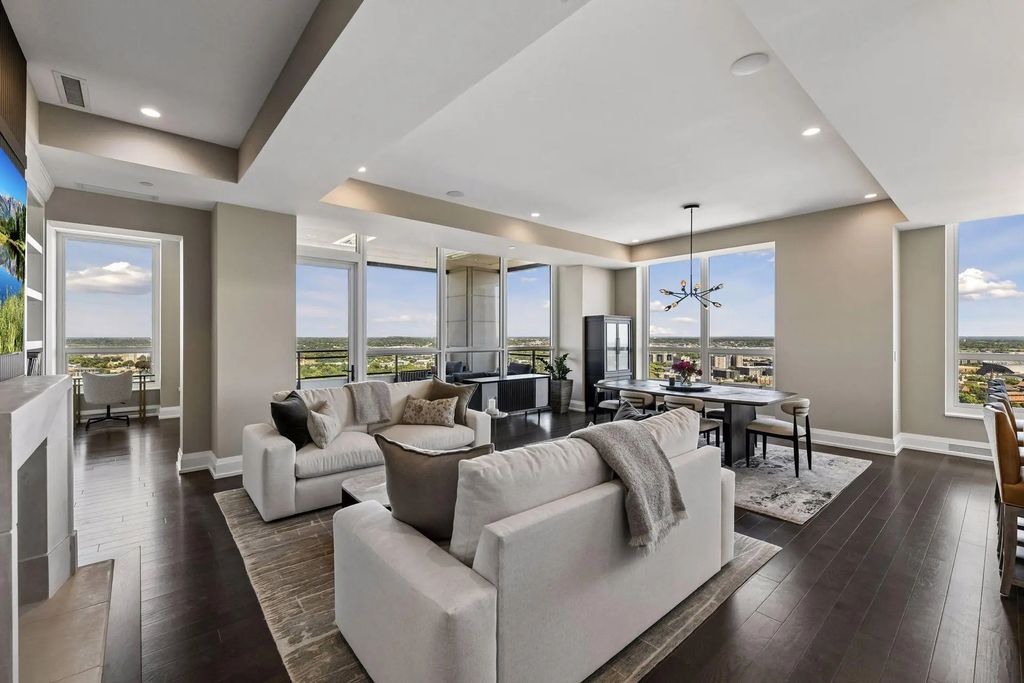 1111 W River Parkway 32c, Minneapolis