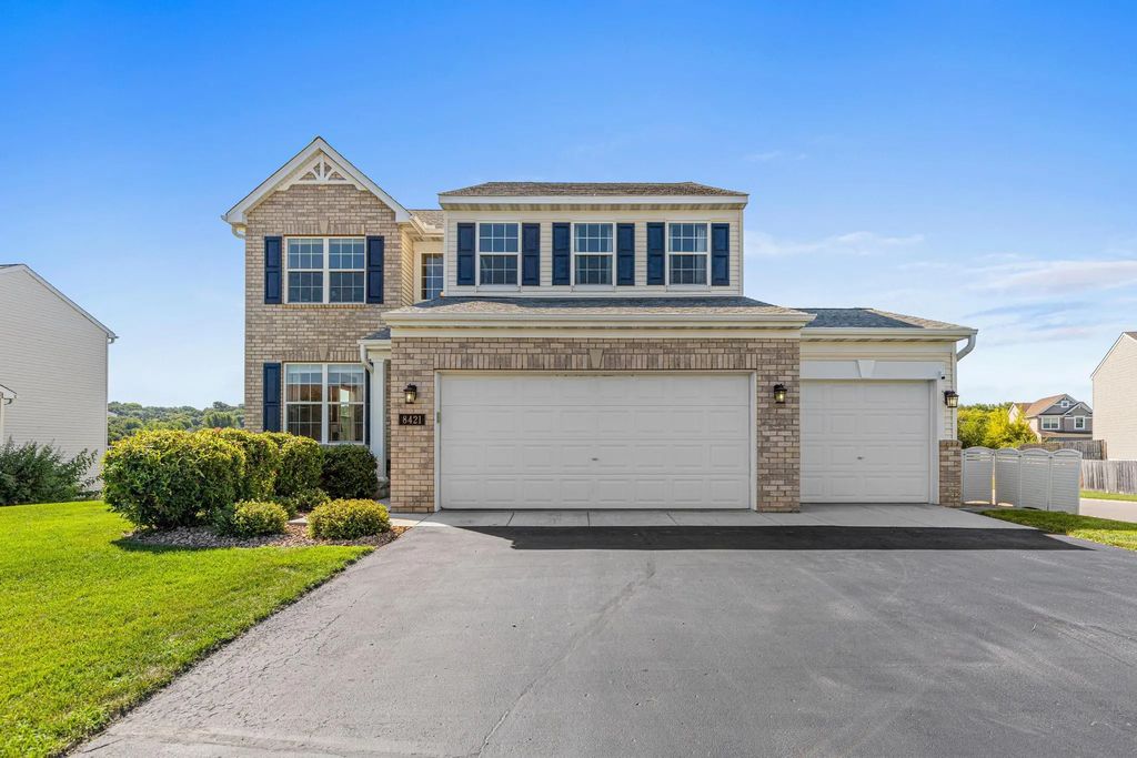 8421 Blazing Star Circle, Shakopee