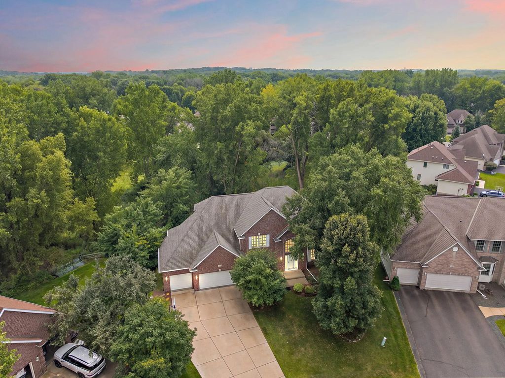 1401 Larkspur Court, Woodbury